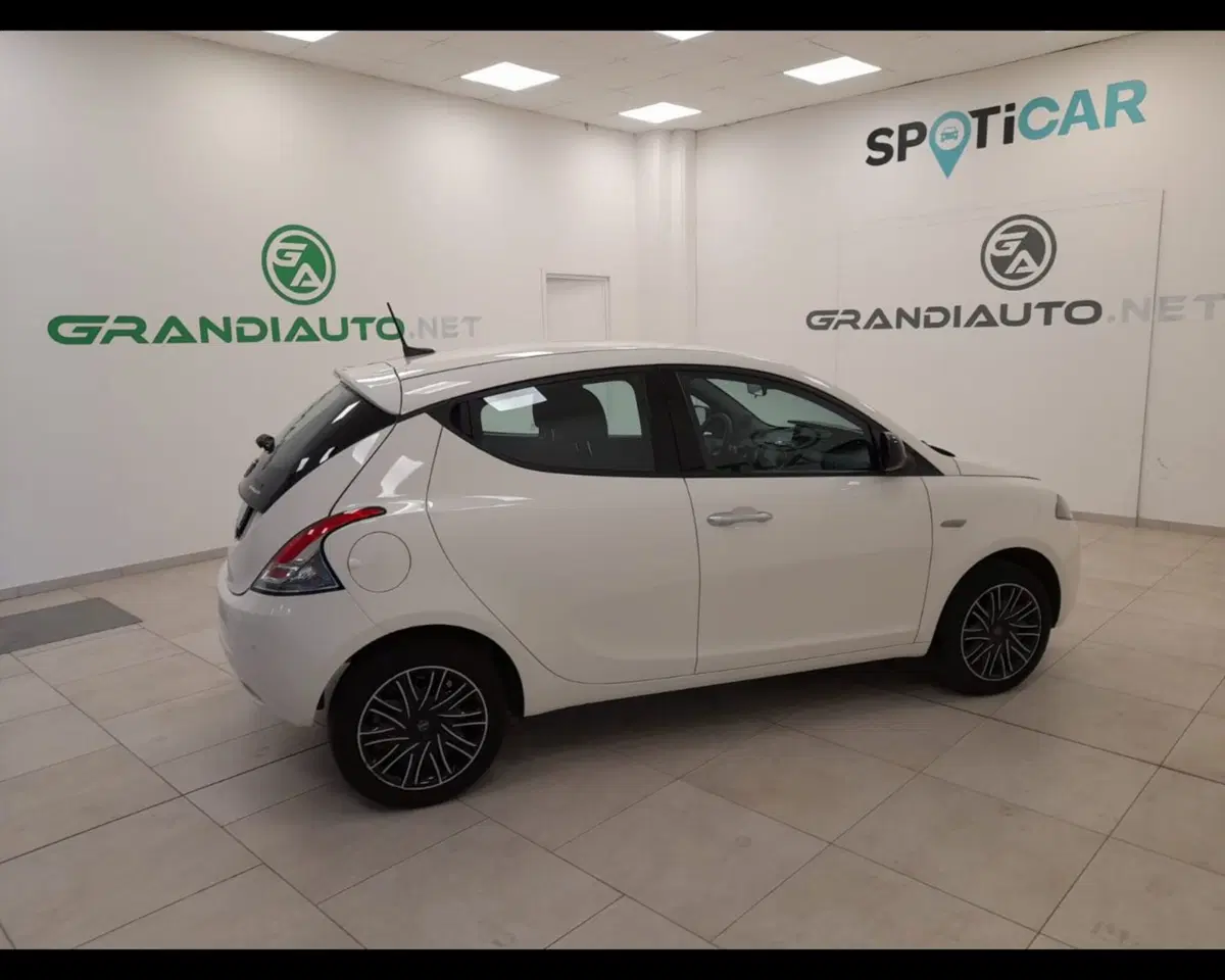 Lancia Ypsilon usata a Alessandria (6)