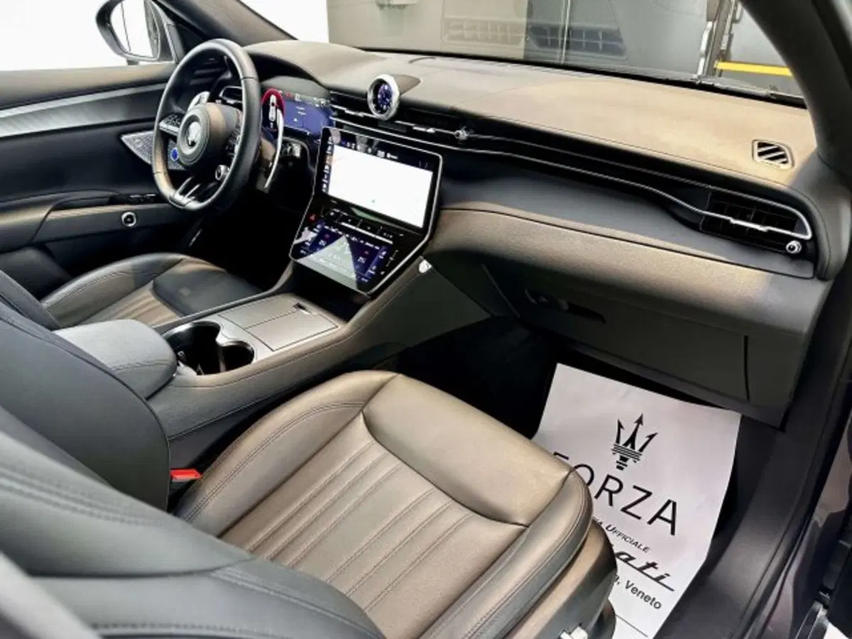 Maserati Grecale usata a Torino (12)