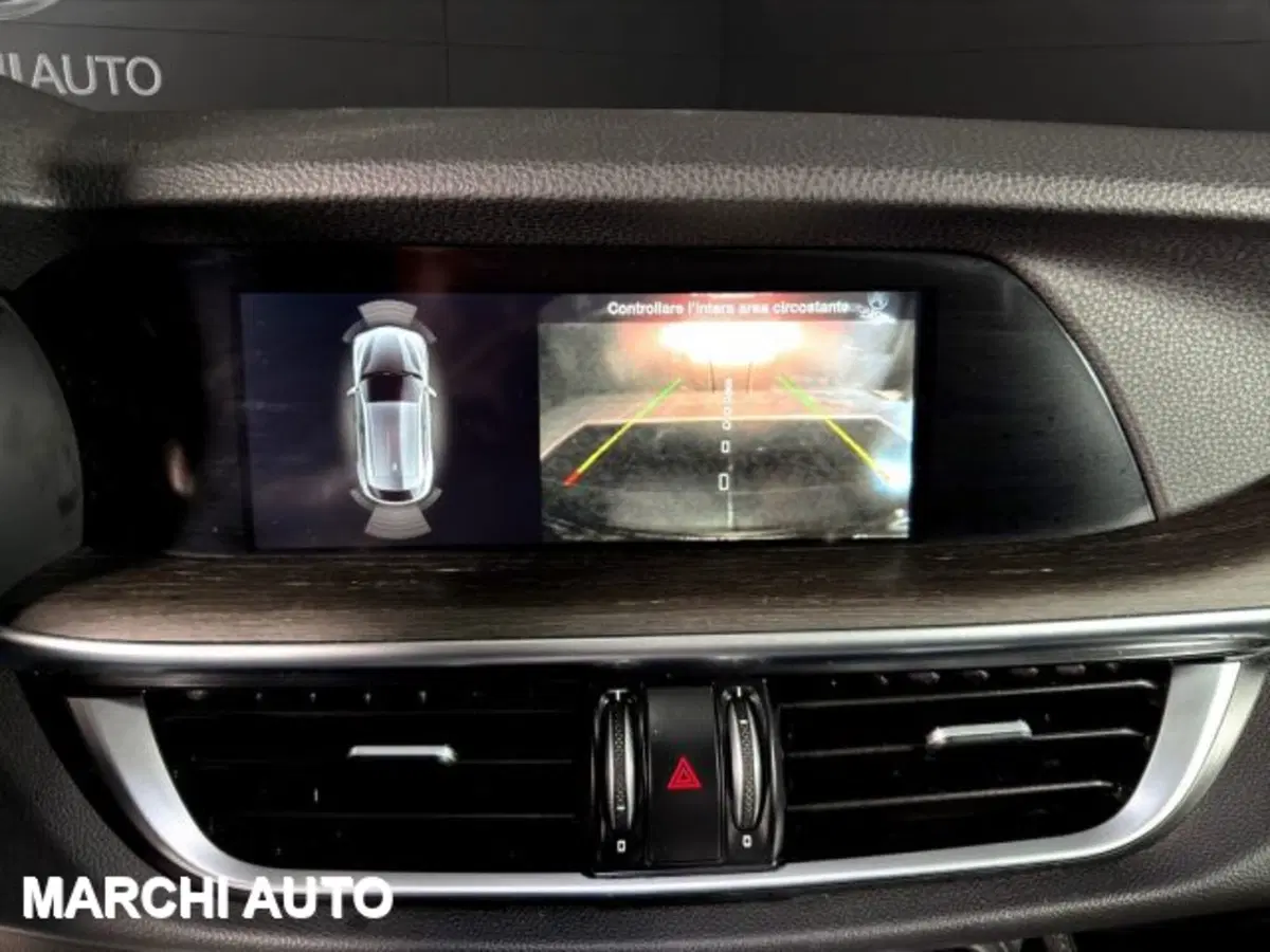 Alfa Romeo Stelvio usata a Perugia (19)