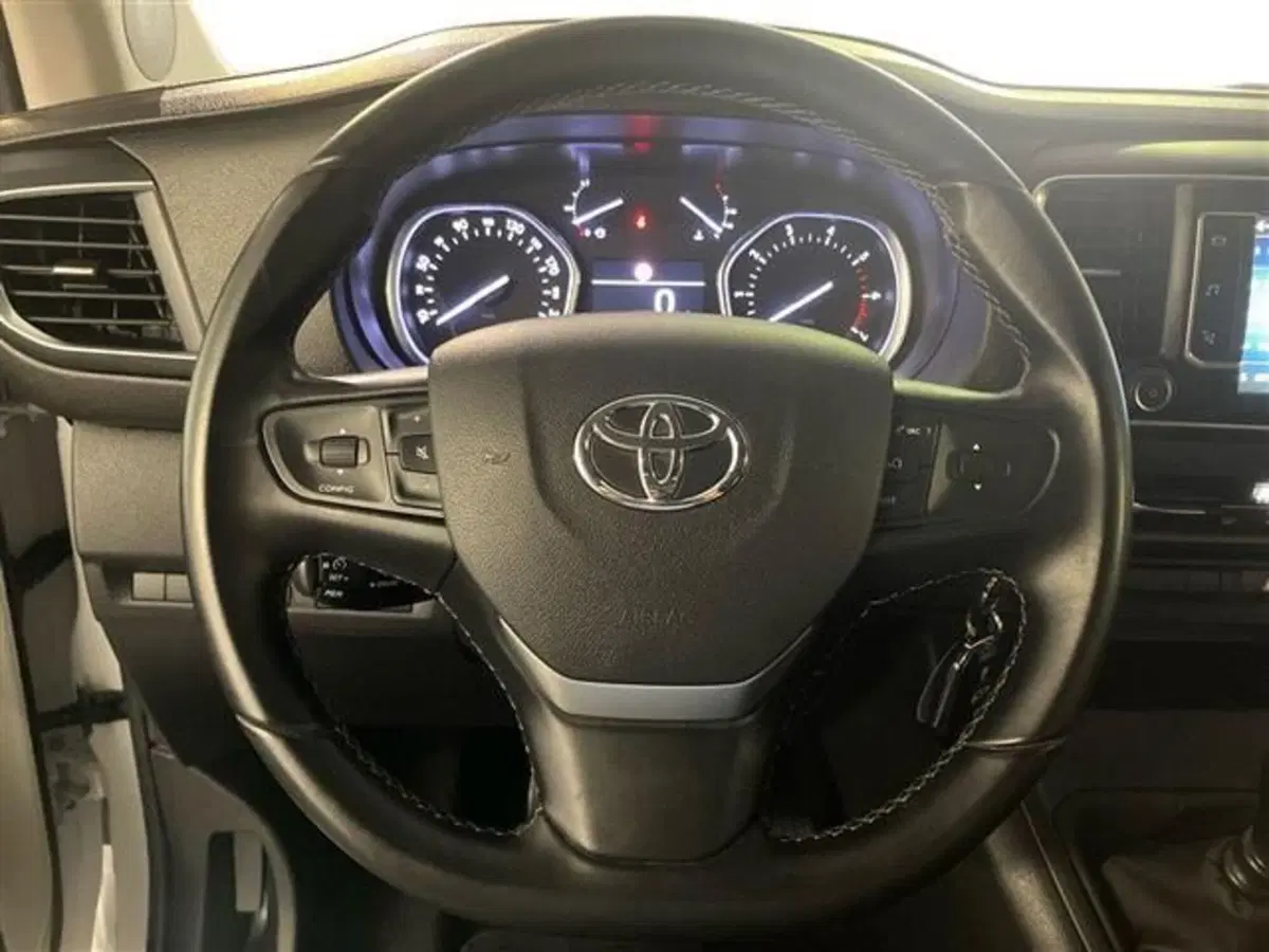 Toyota Proace Verso usata a Como (16)