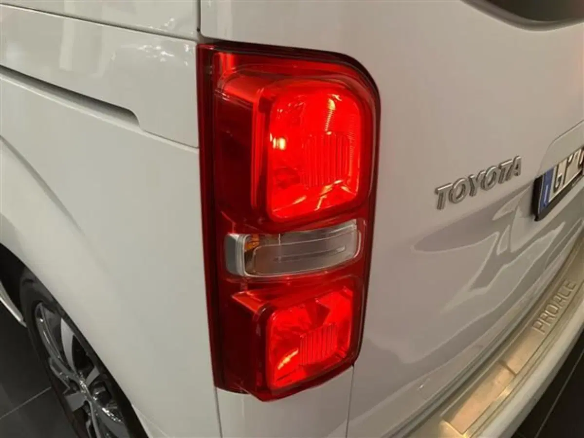 Toyota Proace Verso usata a Como (7)