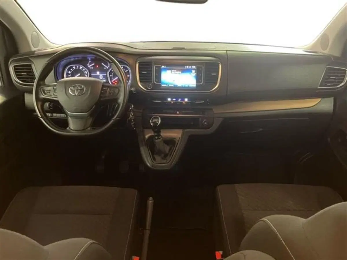 Toyota Proace Verso usata a Como (9)