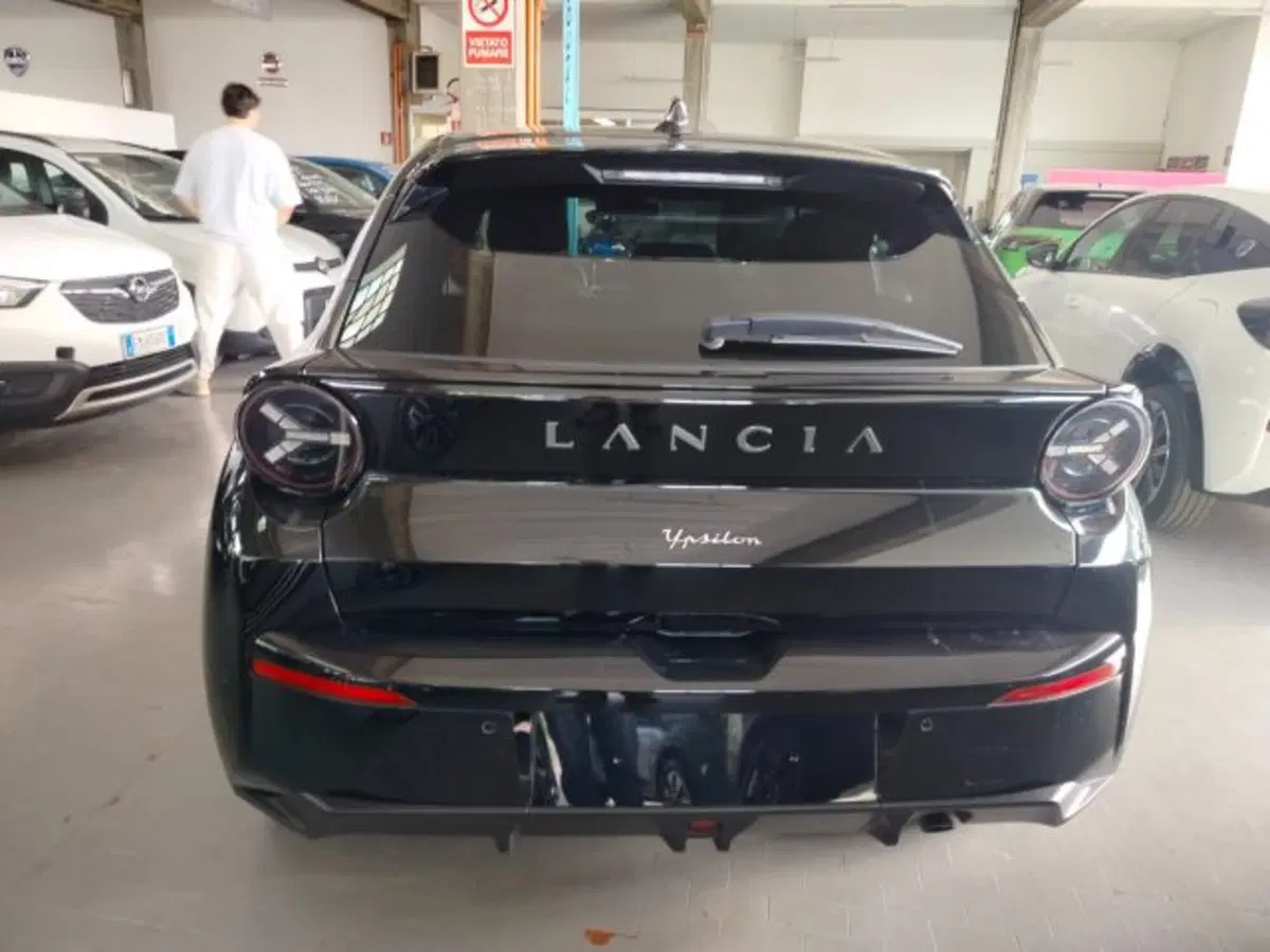 Lancia Ypsilon nuova a Forlì-Cesena (8)