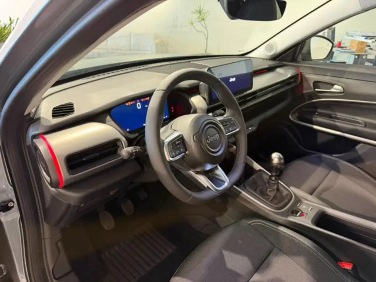 Jeep Avenger nuova a Salerno (10)