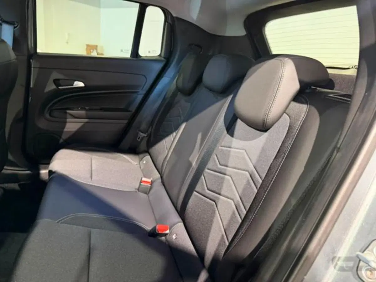 Jeep Avenger nuova a Salerno (12)