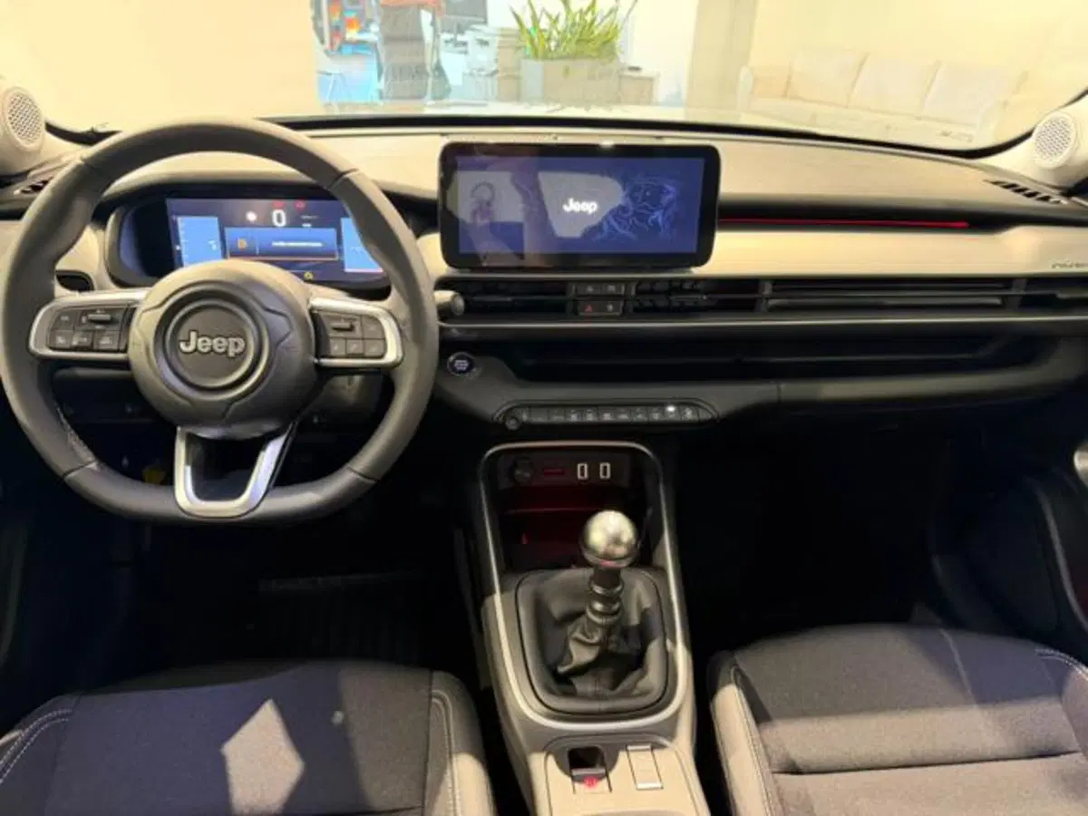 Jeep Avenger nuova a Salerno (13)