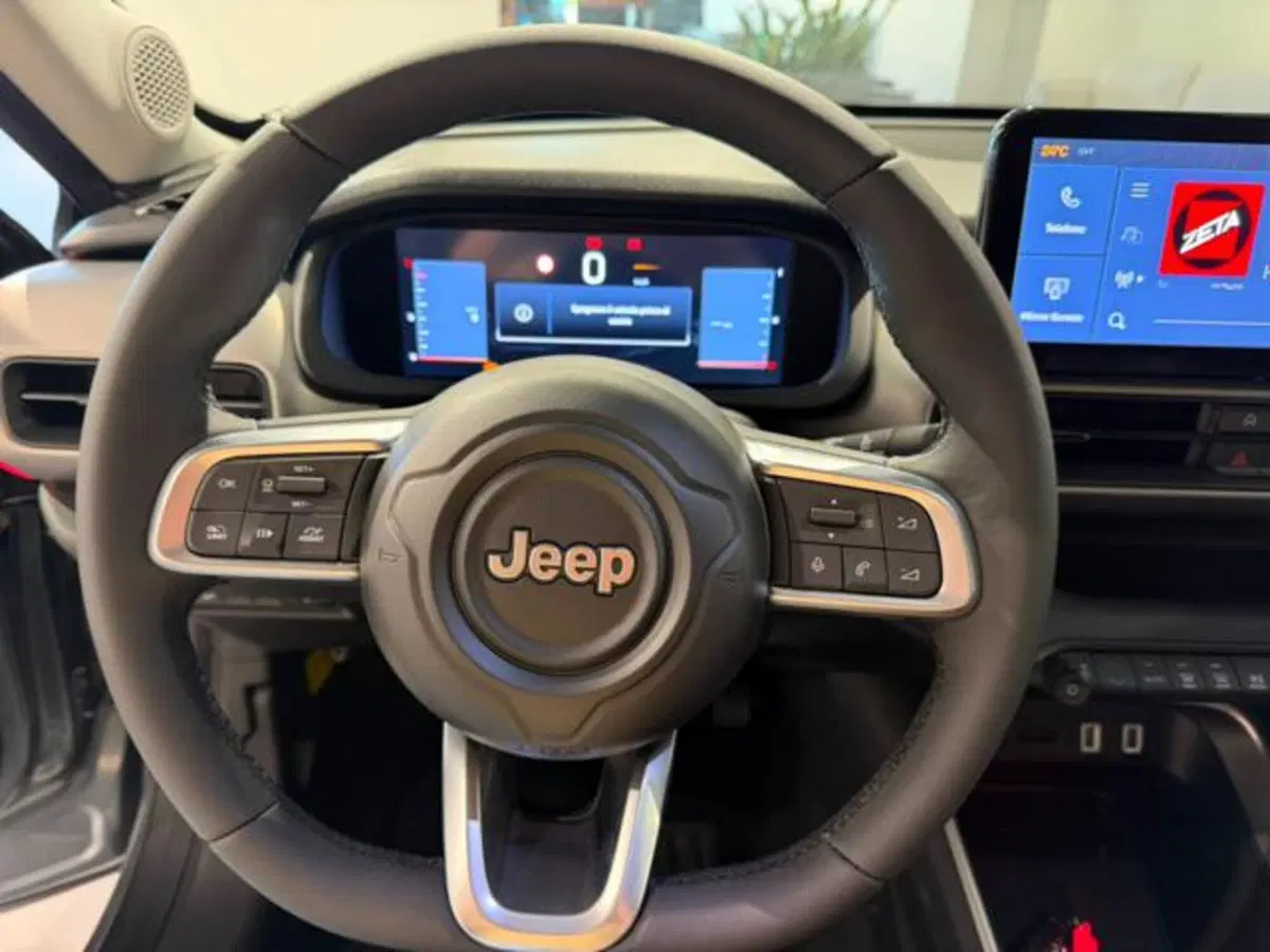 Jeep Avenger nuova a Salerno (14)