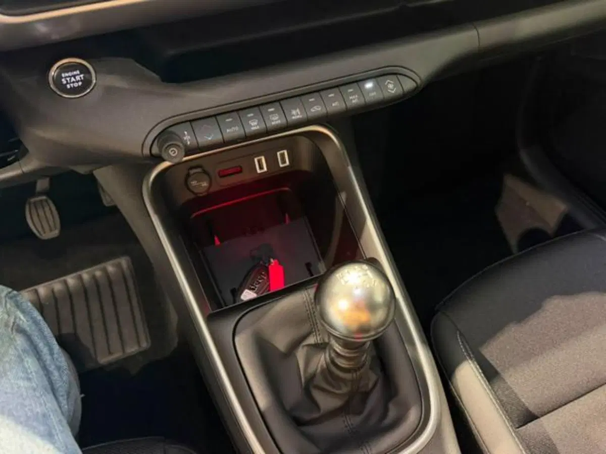 Jeep Avenger nuova a Salerno (17)