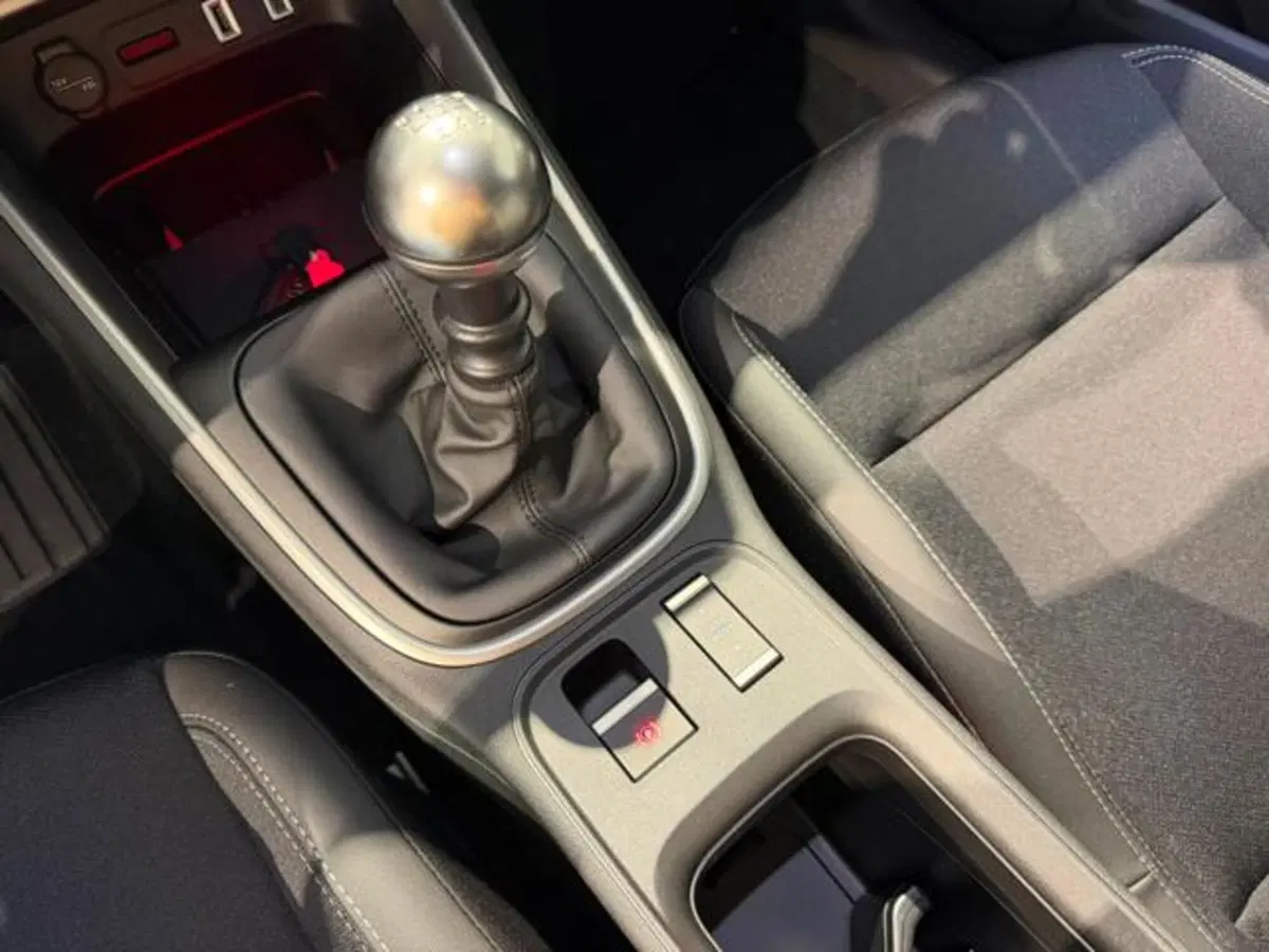 Jeep Avenger nuova a Salerno (18)