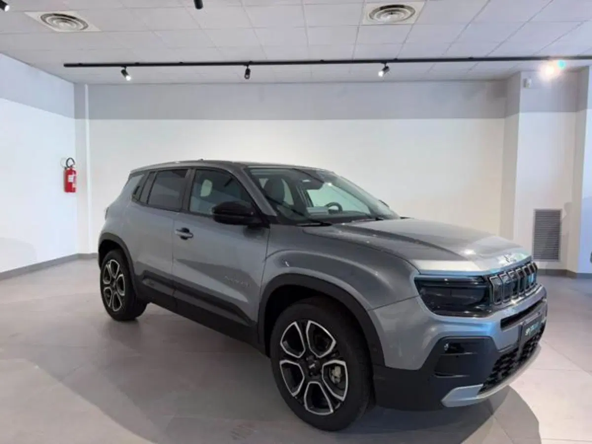 Jeep Avenger nuova a Salerno (2)