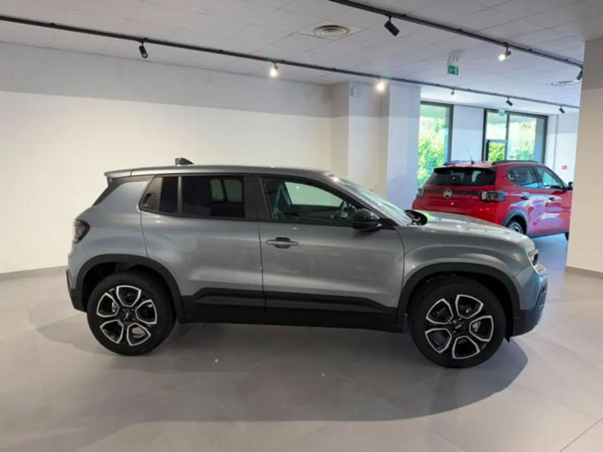 Jeep Avenger nuova a Salerno (3)