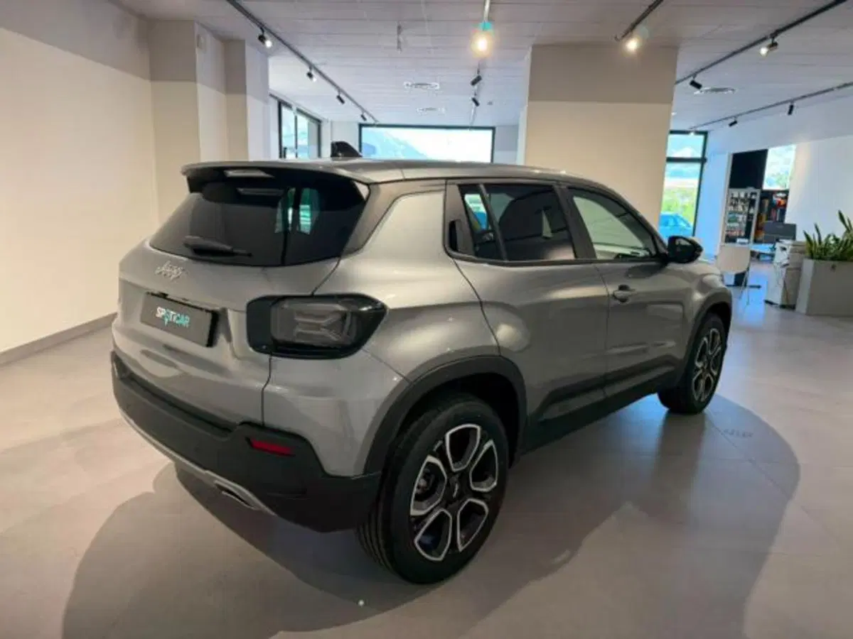 Jeep Avenger nuova a Salerno (4)