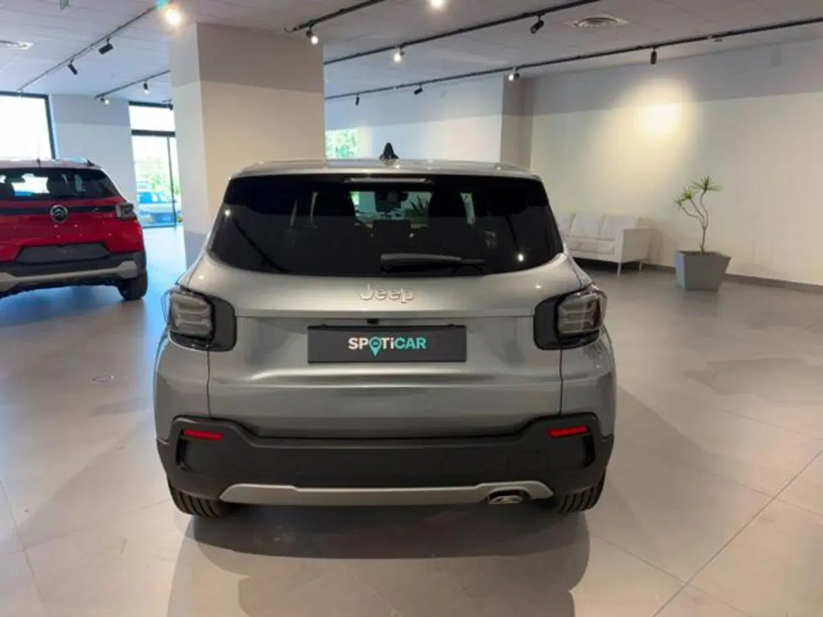 Jeep Avenger nuova a Salerno (5)