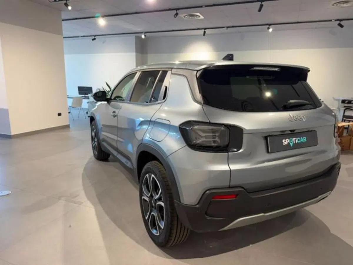 Jeep Avenger nuova a Salerno (6)