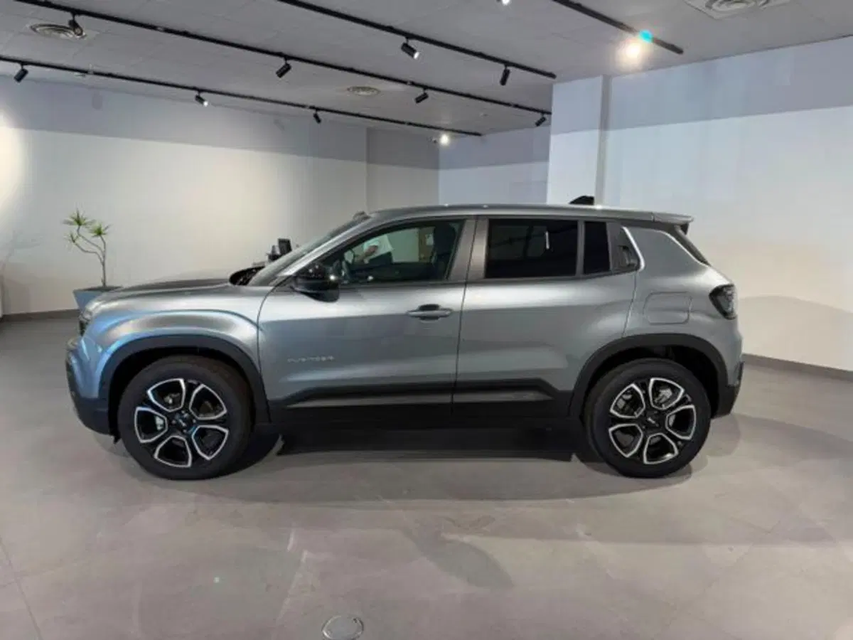 Jeep Avenger nuova a Salerno (7)