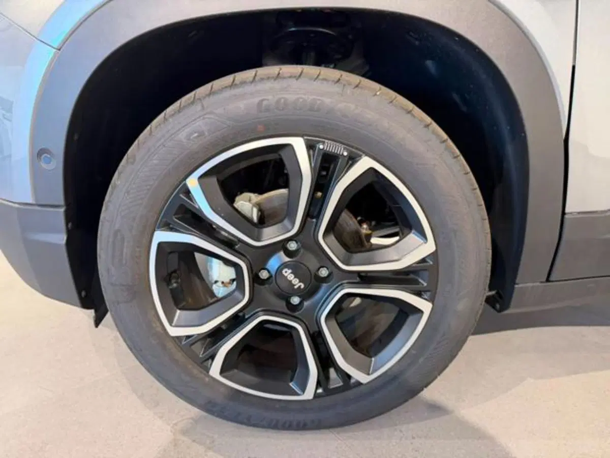 Jeep Avenger nuova a Salerno (9)