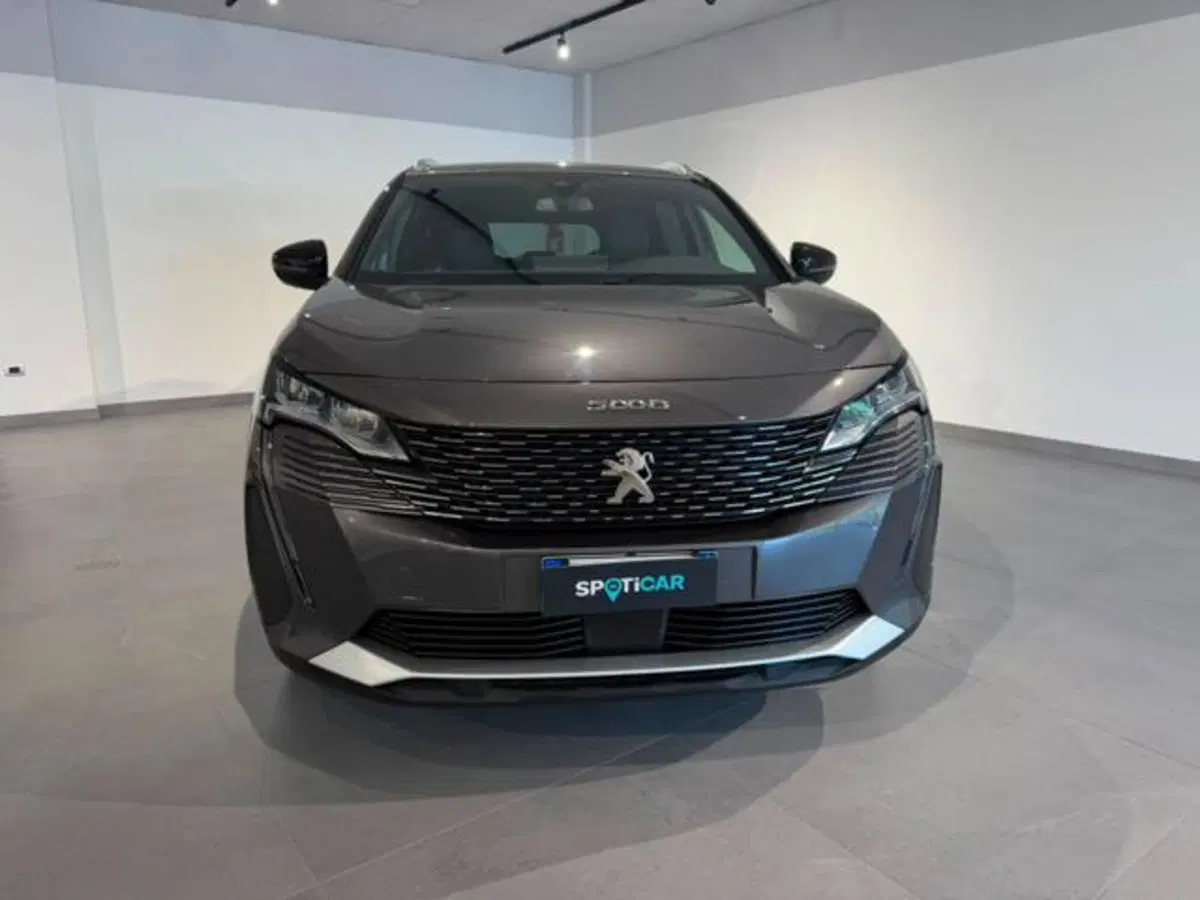 Peugeot 5008 usata a Salerno