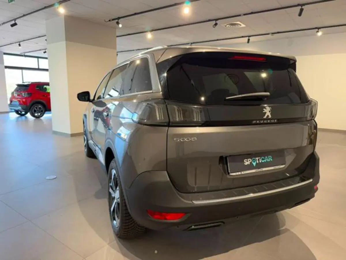 Peugeot 5008 usata a Salerno (6)