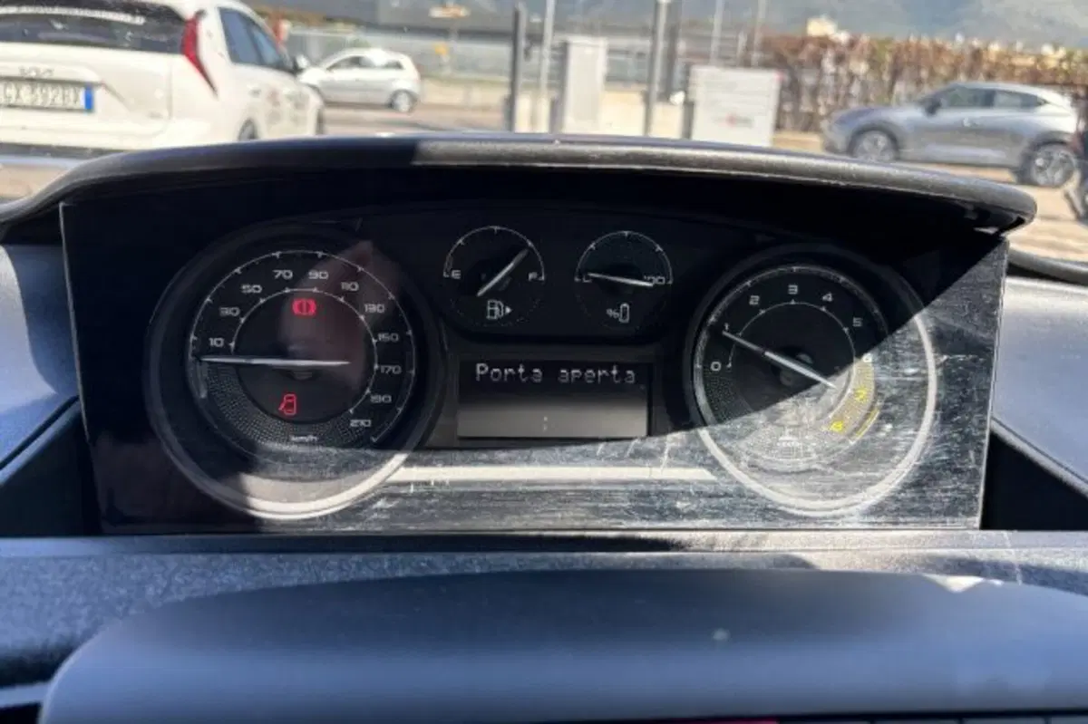 Lancia Ypsilon usata a Latina (12)