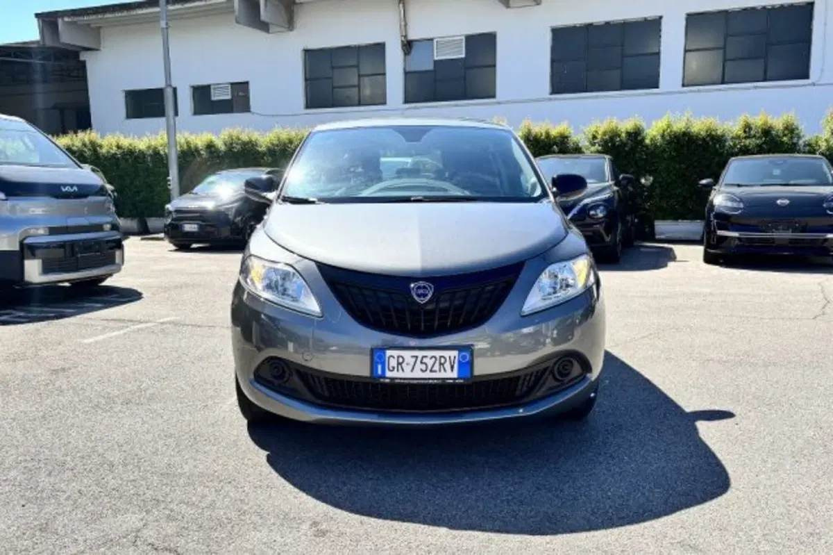 Lancia Ypsilon usata a Latina (2)