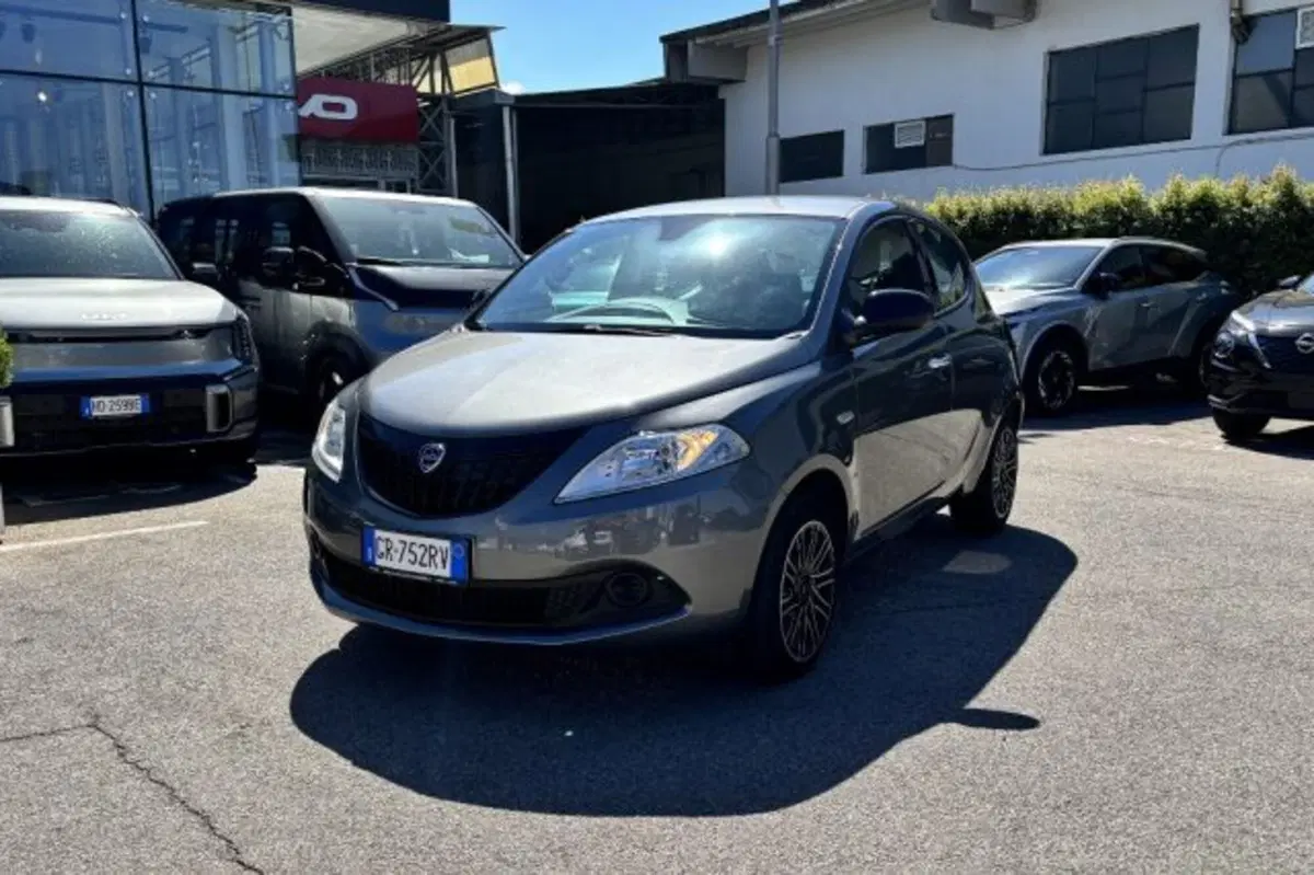 Lancia Ypsilon usata a Latina (3)