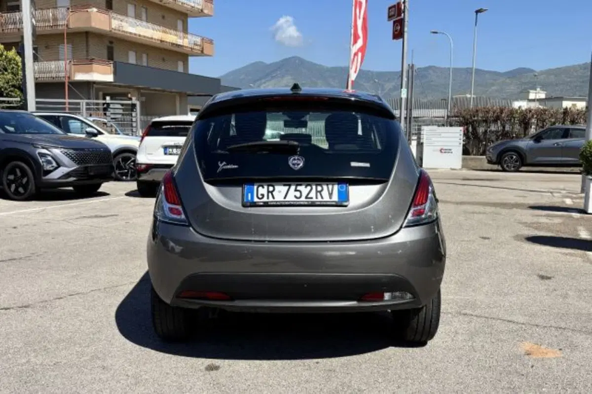 Lancia Ypsilon usata a Latina (6)