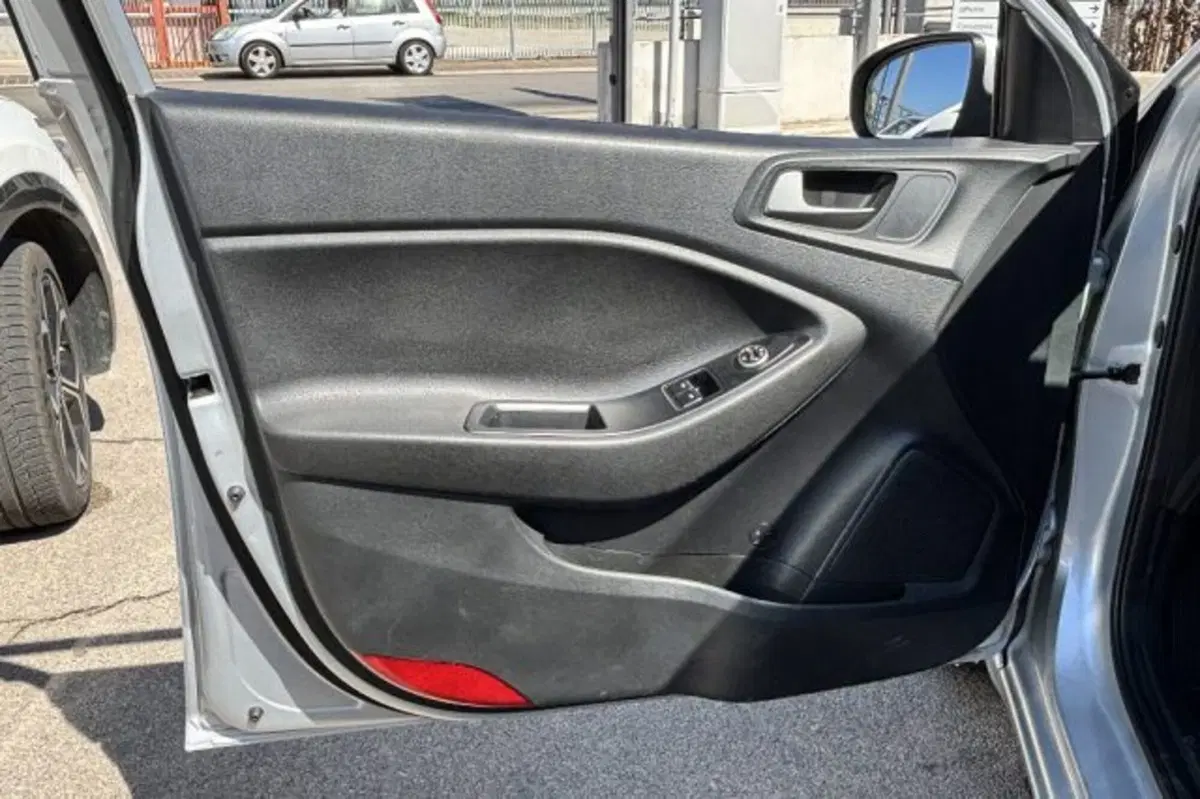 Hyundai i20 usata a Latina (12)
