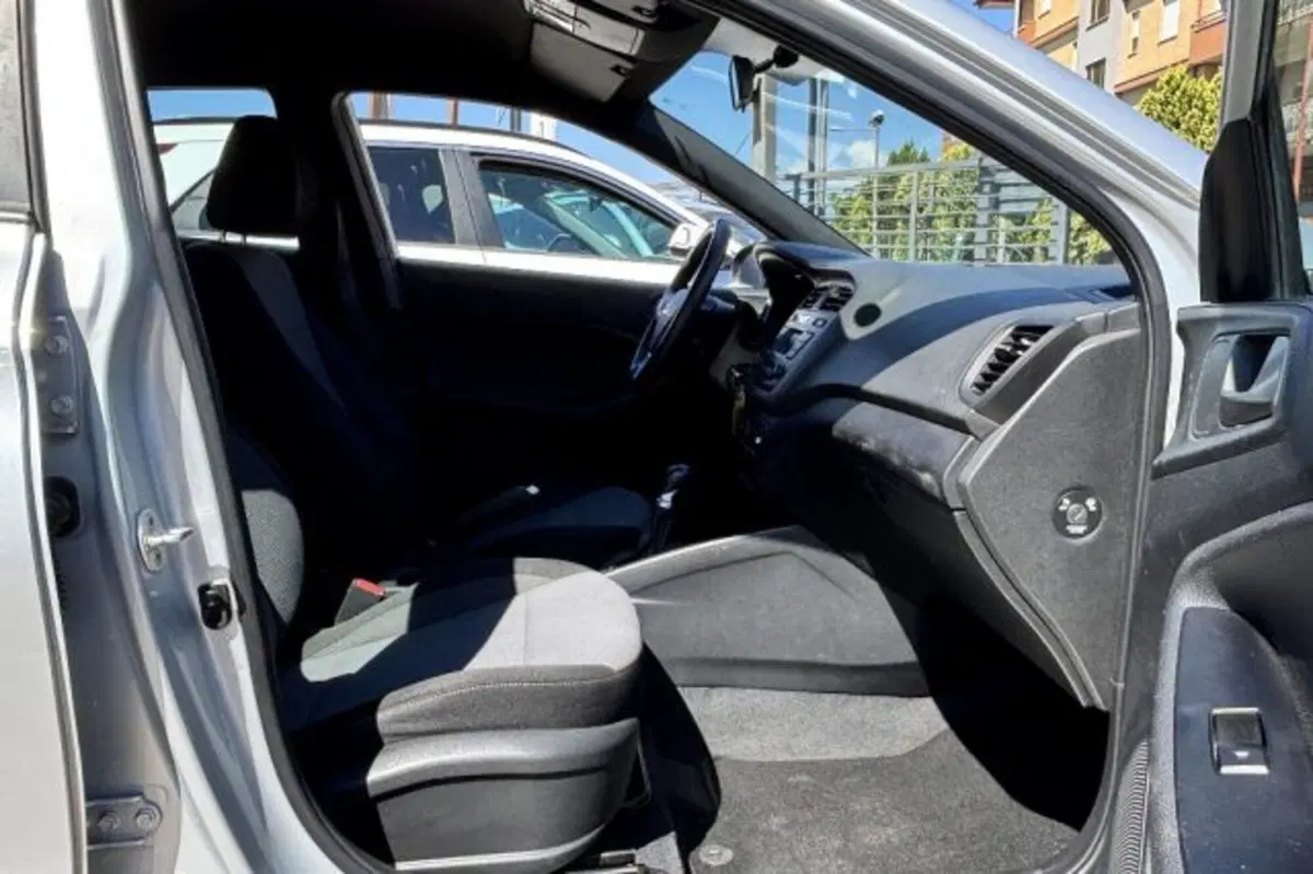 Hyundai i20 usata a Latina (8)