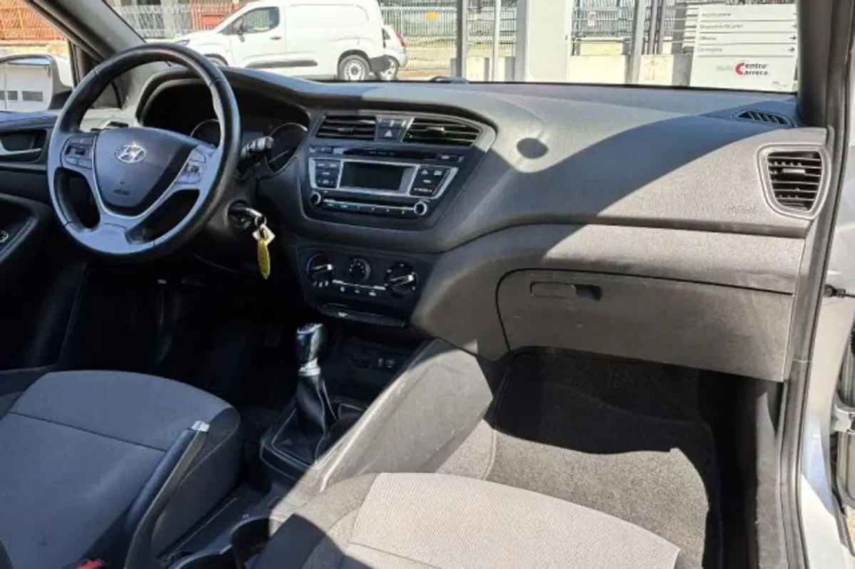 Hyundai i20 usata a Latina (9)