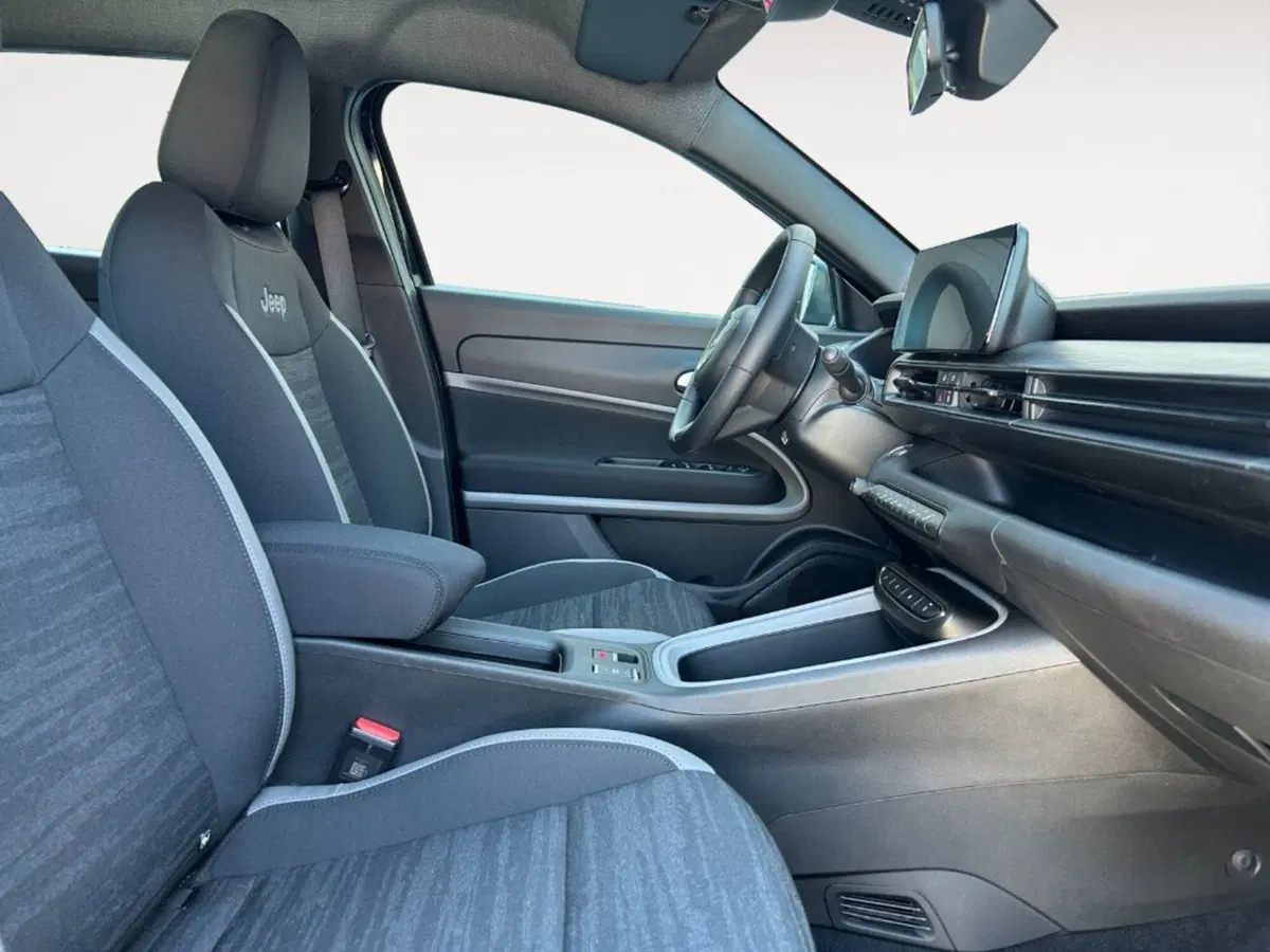 Jeep Avenger nuova a Verona (10)