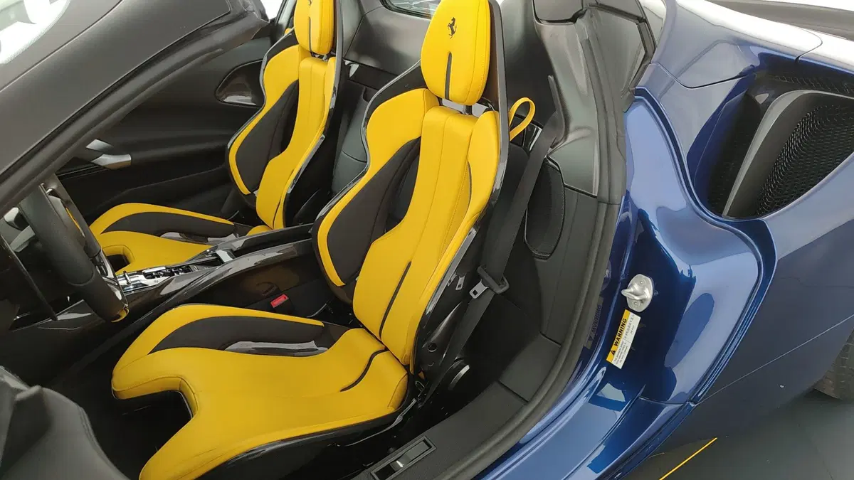 Ferrari SF90 Coupé usata a Perugia (13)