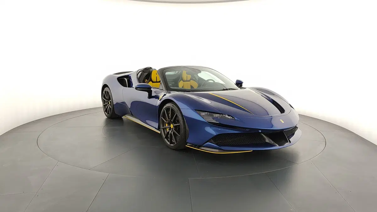 Ferrari SF90 Coupé usata a Perugia (3)