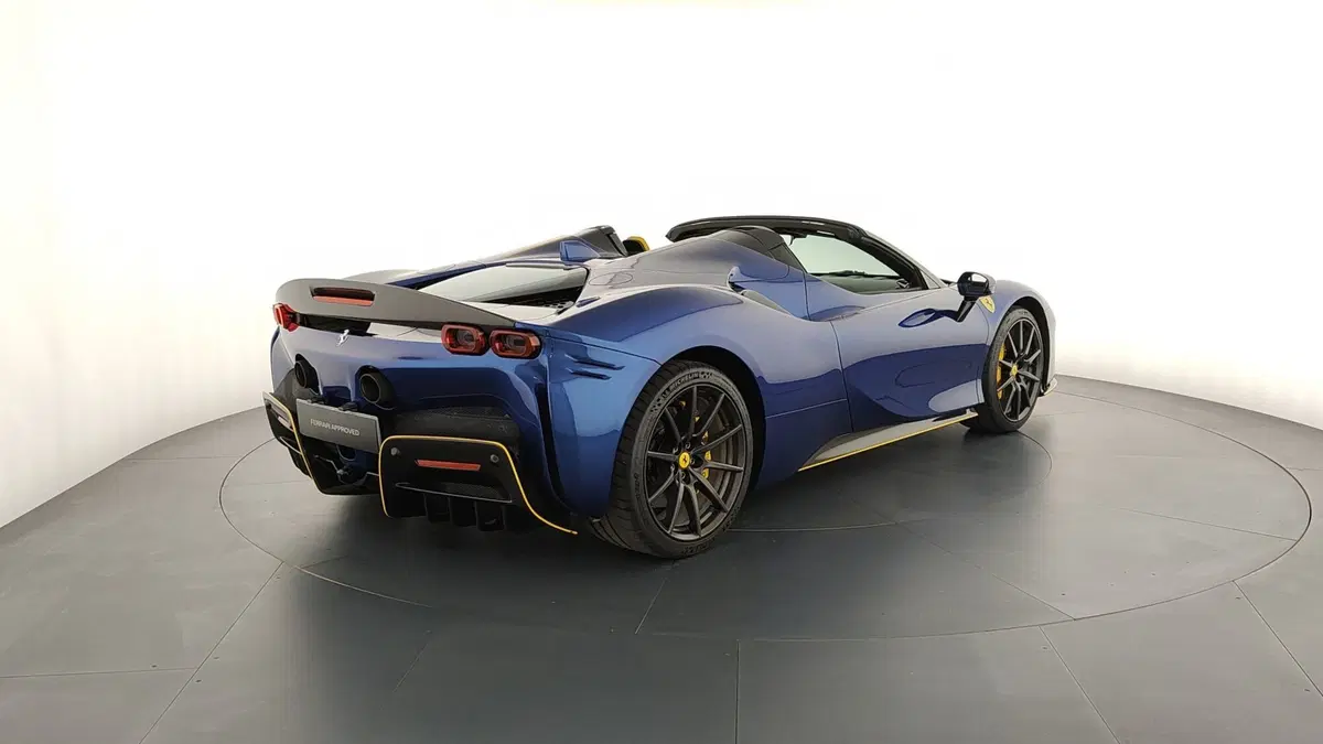 Ferrari SF90 Coupé usata a Perugia (4)