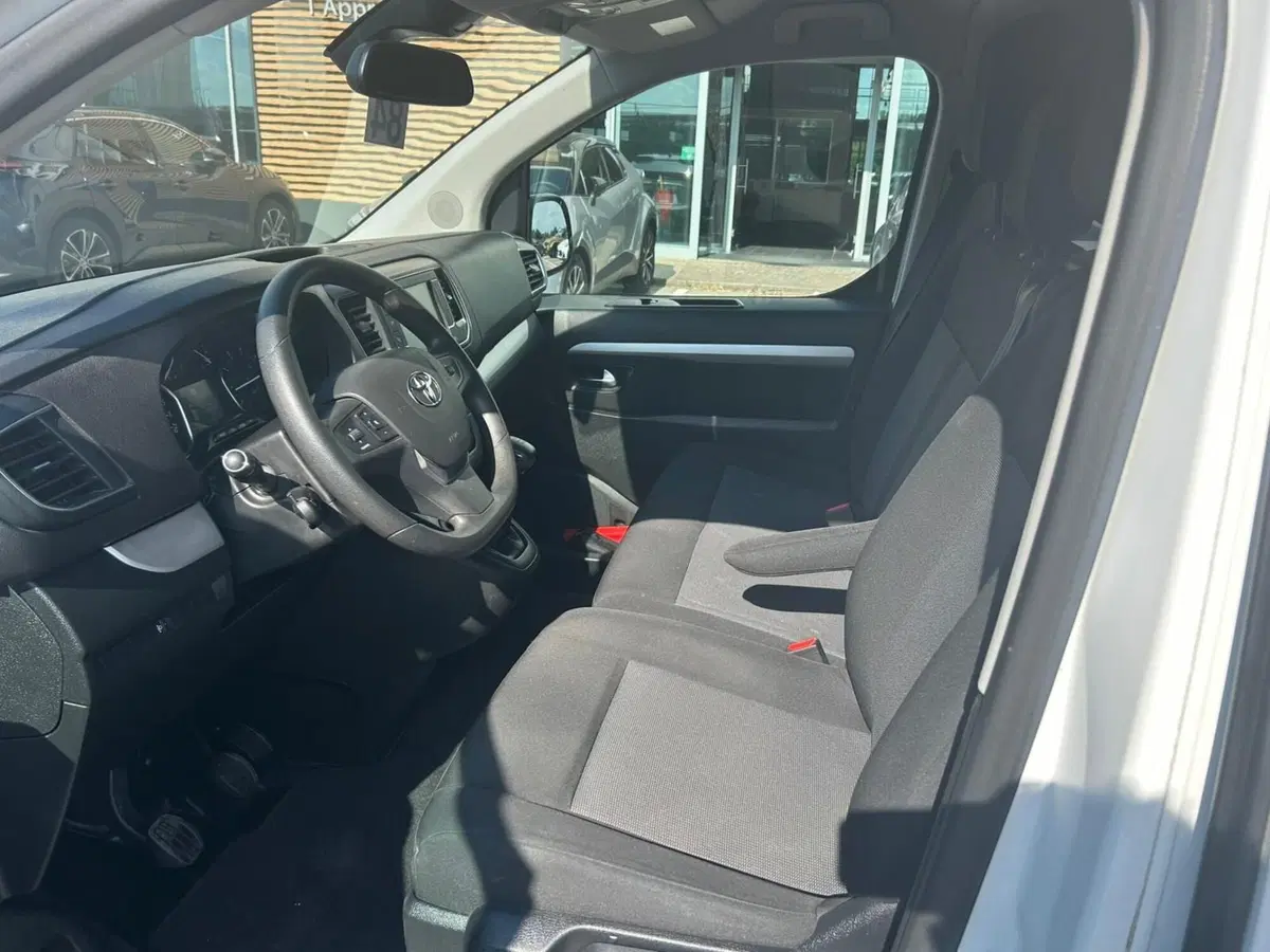 Toyota Proace Verso usata a Piacenza (17)