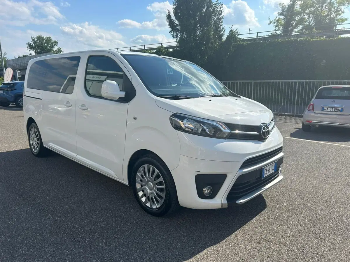 Toyota Proace Verso usata a Piacenza (8)