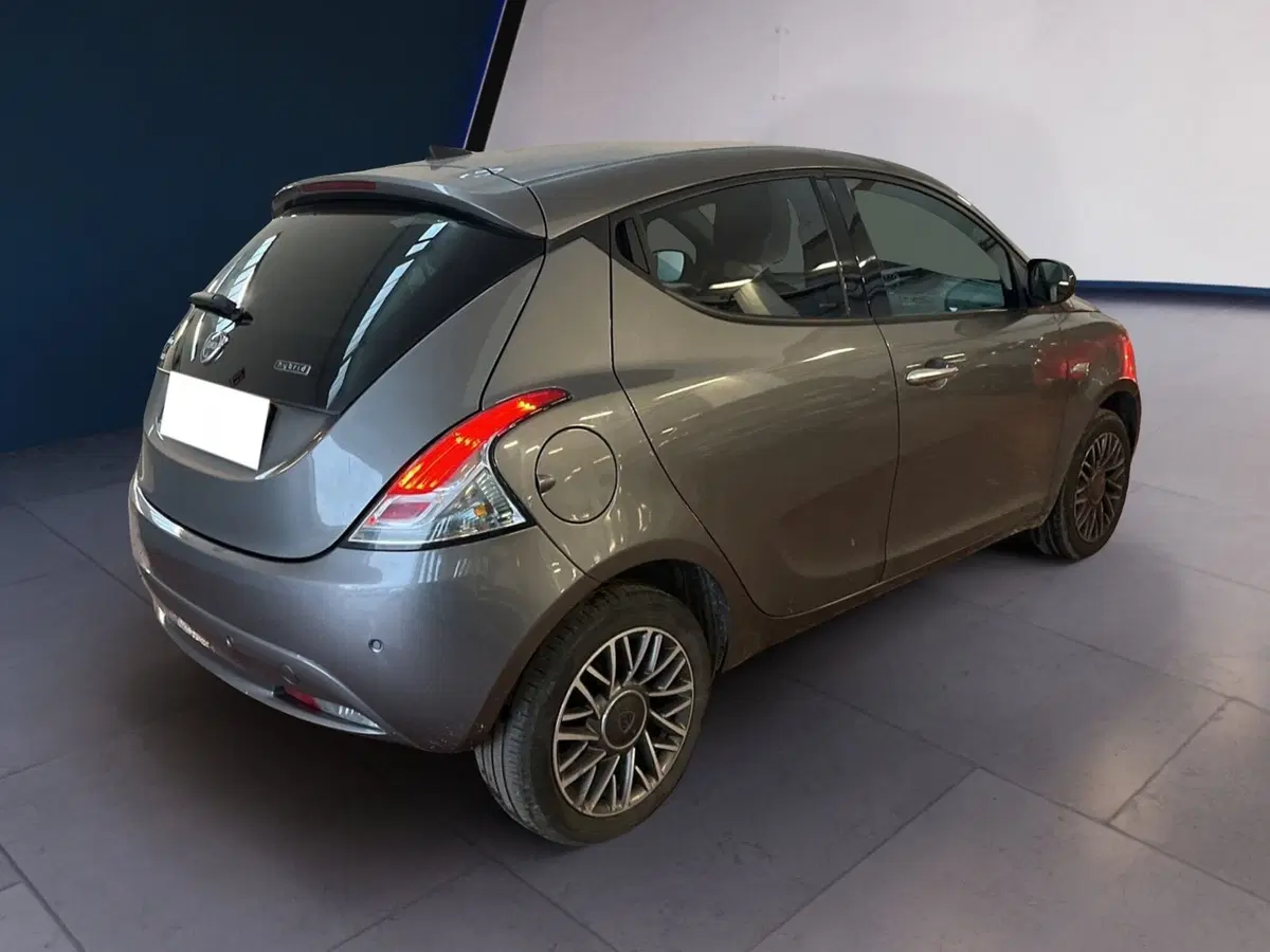 Lancia Ypsilon usata a Torino (6)