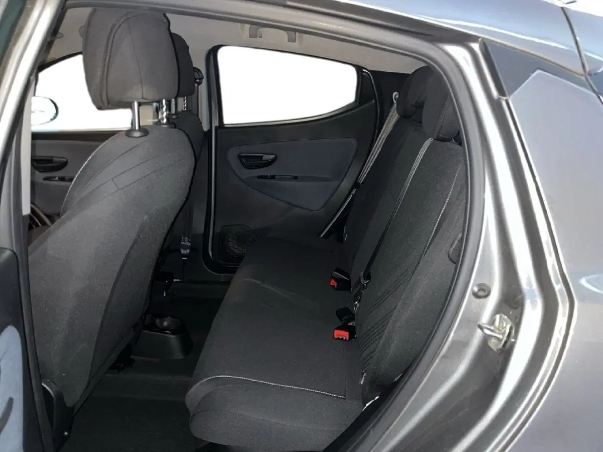 Lancia Ypsilon usata a Torino (9)