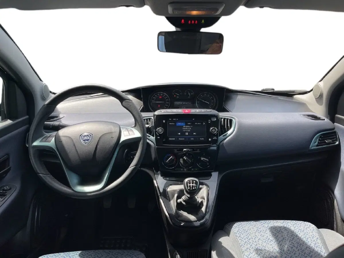 Lancia Ypsilon usata a Torino (10)