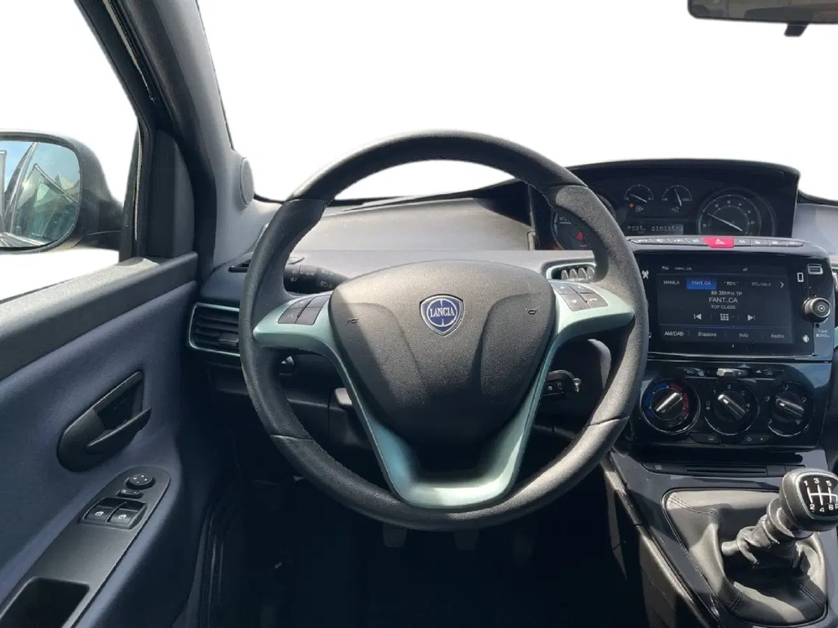 Lancia Ypsilon usata a Torino (11)