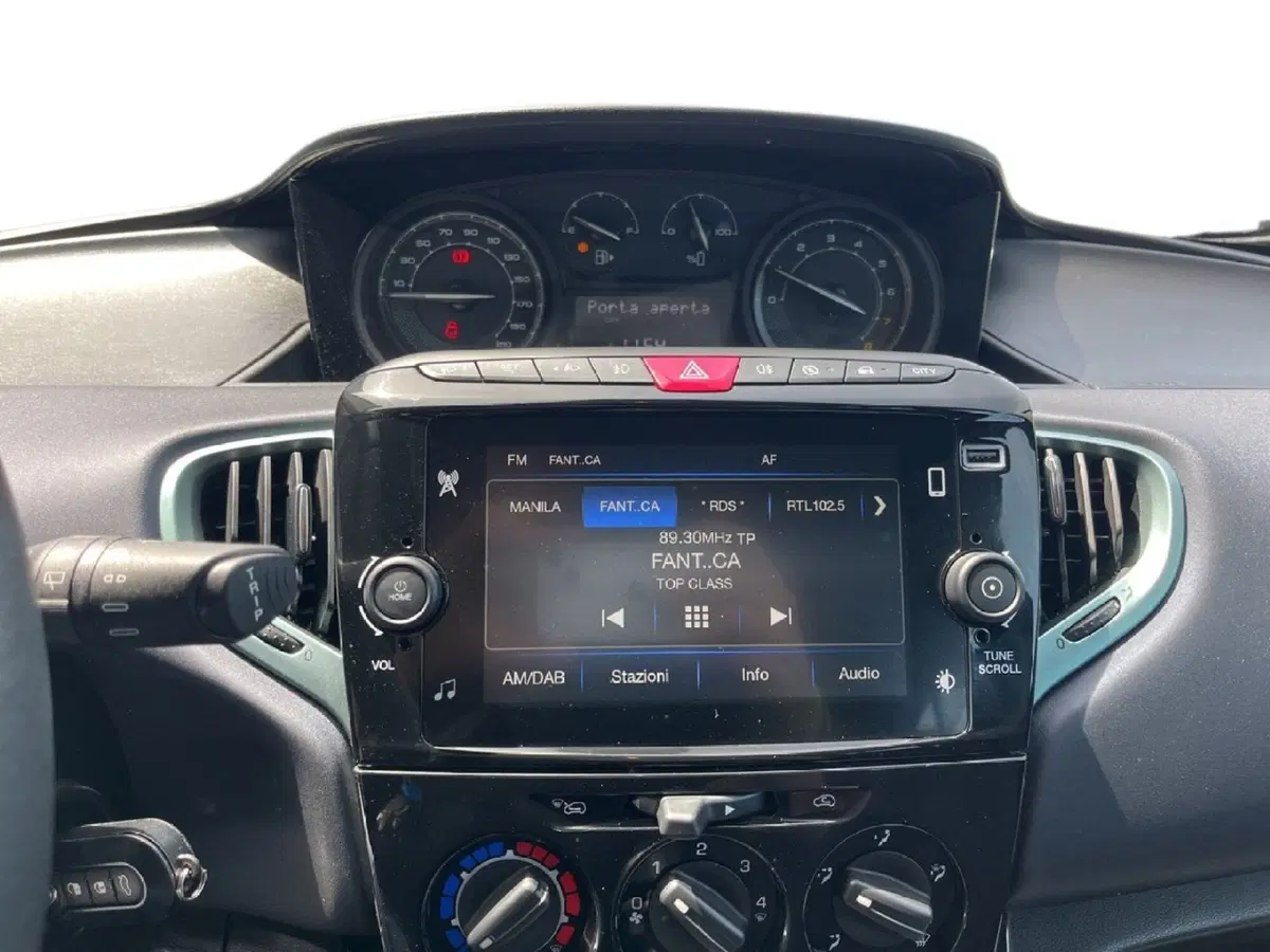 Lancia Ypsilon usata a Torino (13)