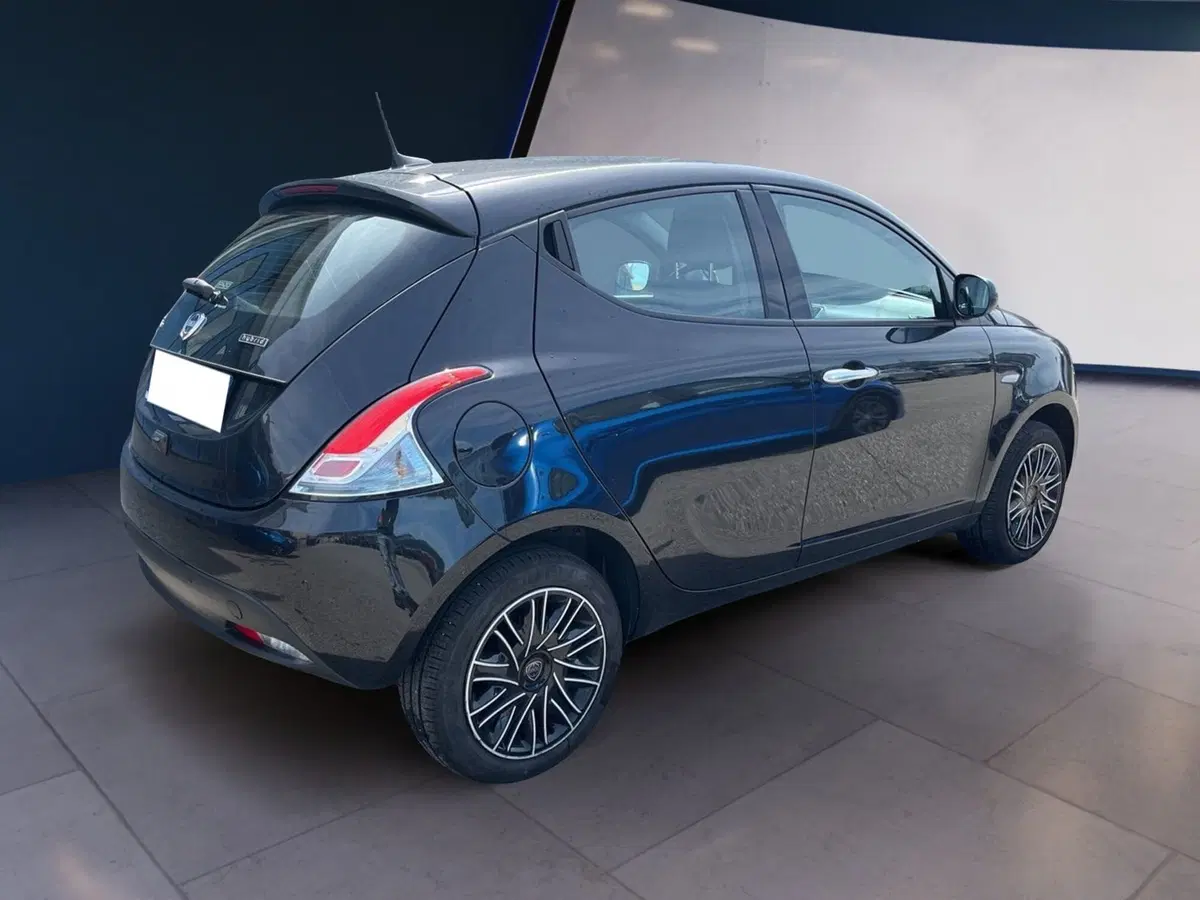 Lancia Ypsilon usata a Torino (6)