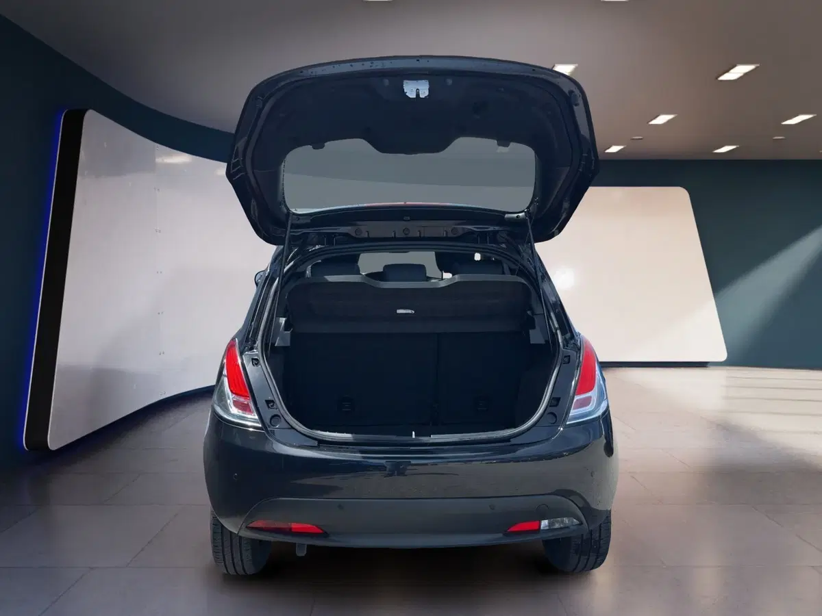 Lancia Ypsilon usata a Torino (7)