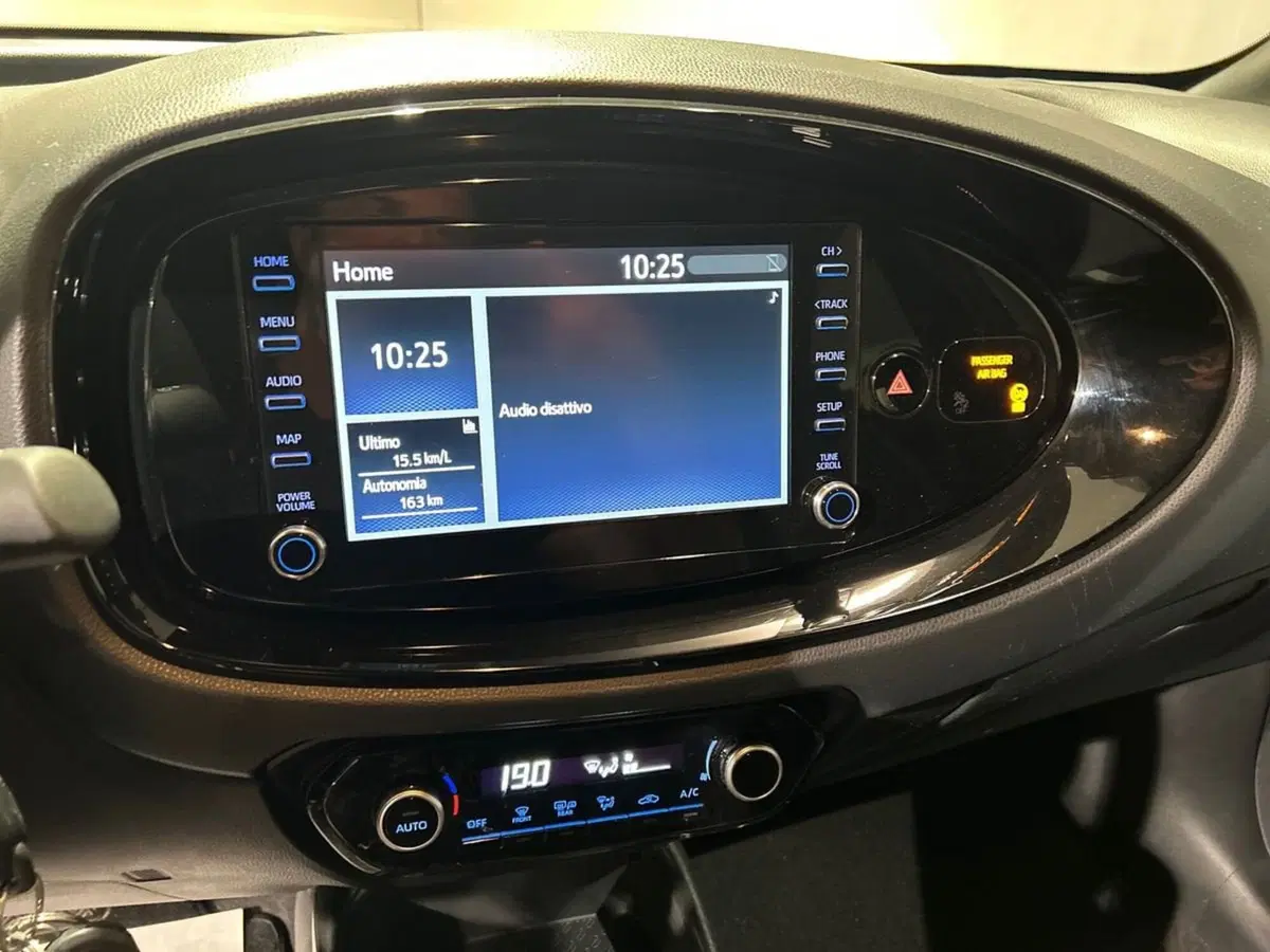 Toyota Aygo X usata a Milano (9)