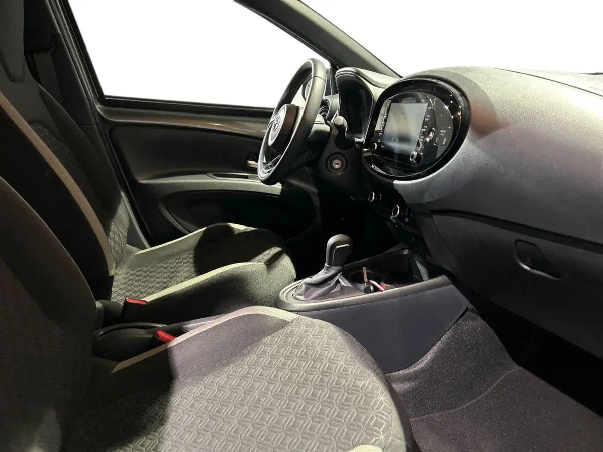 Toyota Aygo X usata a Milano (12)