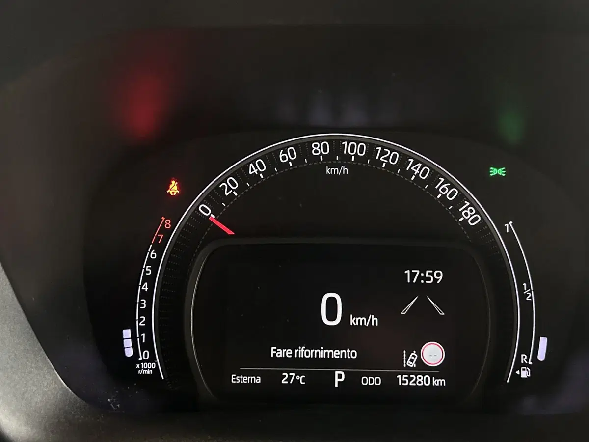 Toyota Aygo X usata a Milano (8)