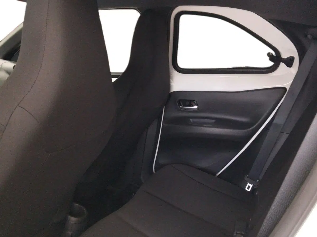 Toyota Aygo X usata a Roma (11)