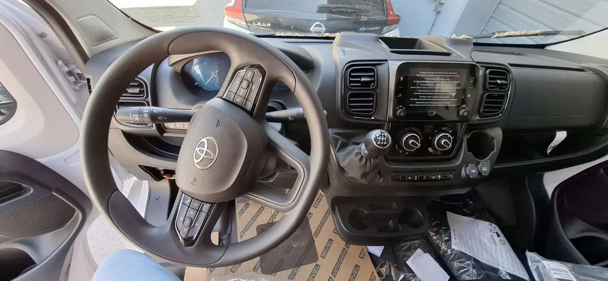 Toyota Proace Max Furgone nuova a Bologna (10)