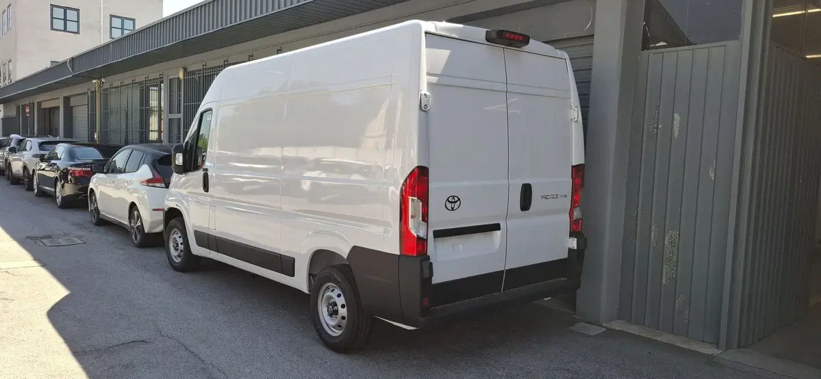 Toyota Proace Max Furgone nuova a Bologna (4)