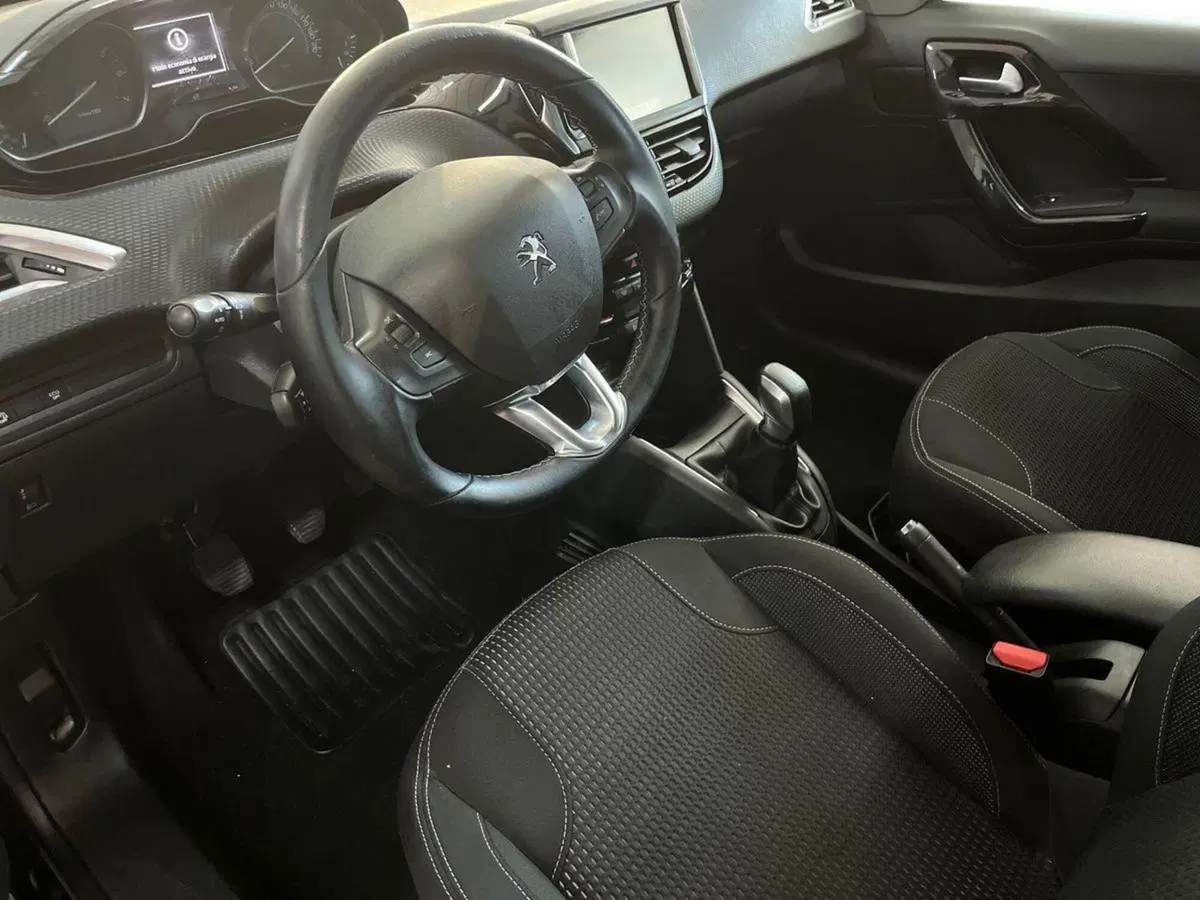 Peugeot 208 usata a Bari (10)