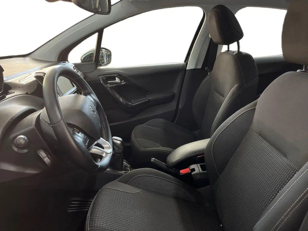 Peugeot 208 usata a Bari (7)
